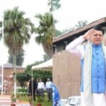 80th-independence-day-cm-dhami-hoists-flag-at-his-residence-780x470